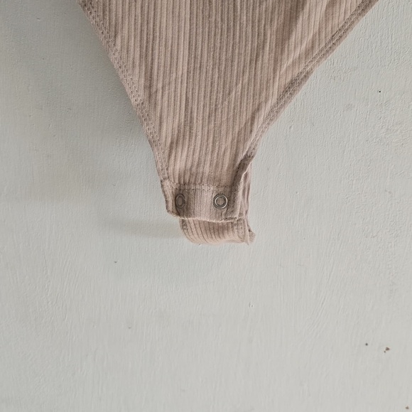 Garage Taupe Ribbed Top - Picture 9 of 16